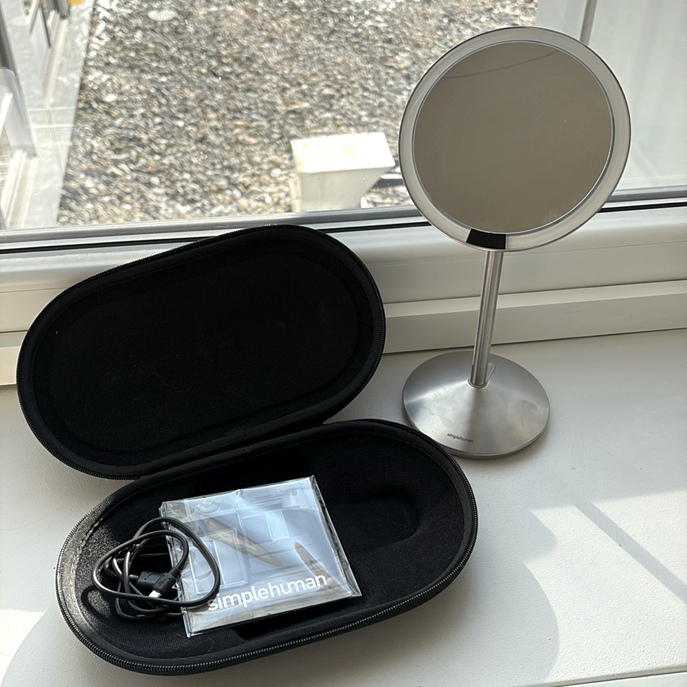 Simple Human Travel Mirror with charger and case